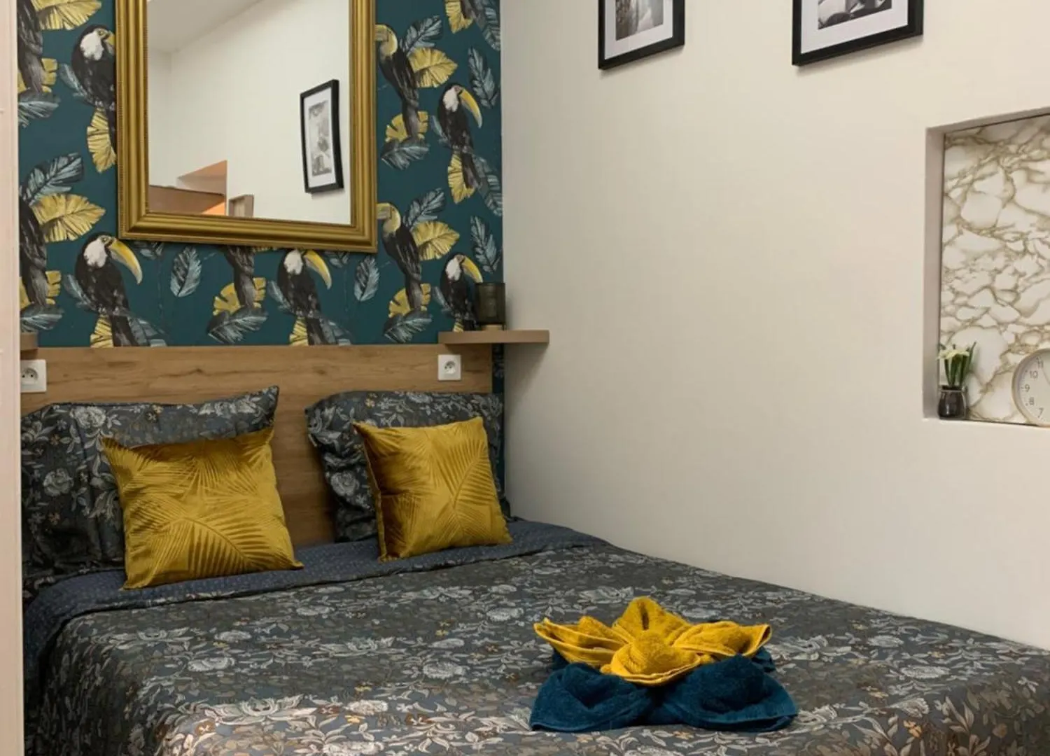 Golden Apartment *